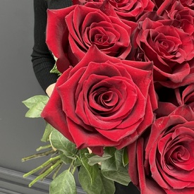 Букет из 25 красных роз Эксплорер 70см