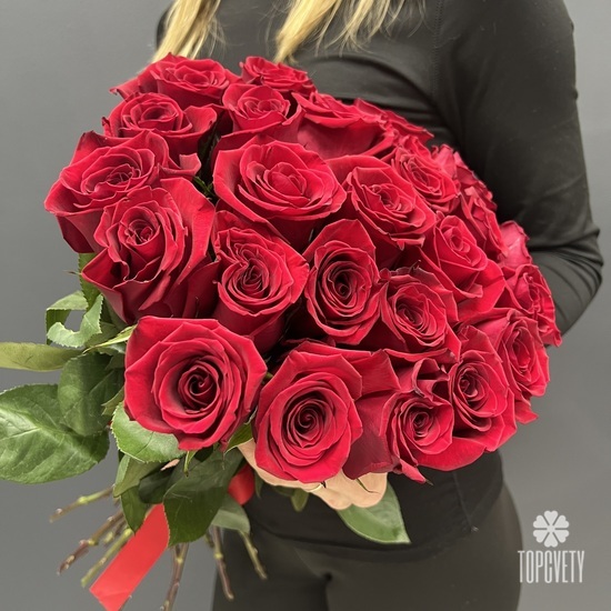 Букет из 25 красных роз 50 см