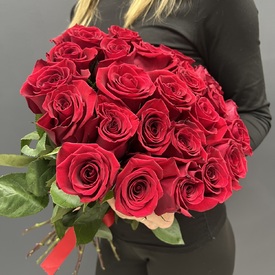 Букет из 25 красных роз 50 см