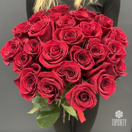 Букет из 25 красных роз 50 см