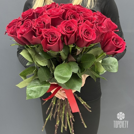 Букет из 25 красных роз 50 см