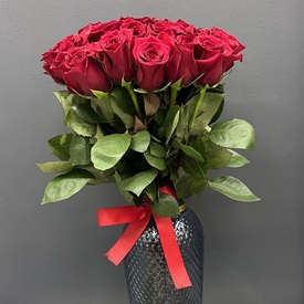 Букет из 25 красных роз 50 см