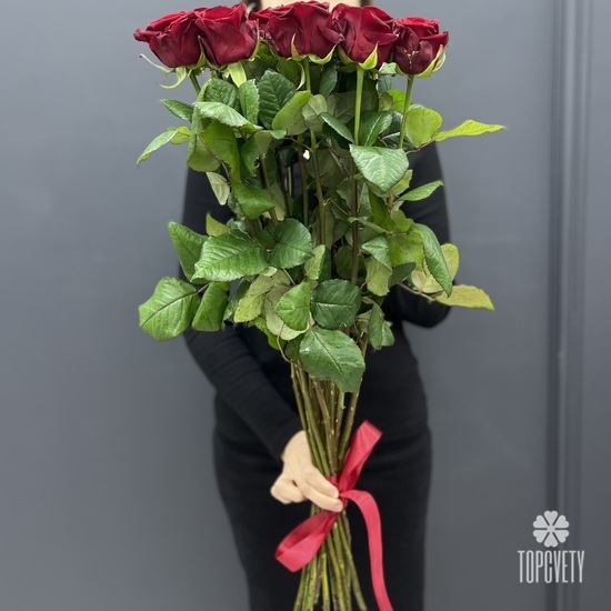 Букет из 15 красных роз Ред Наоми 70см