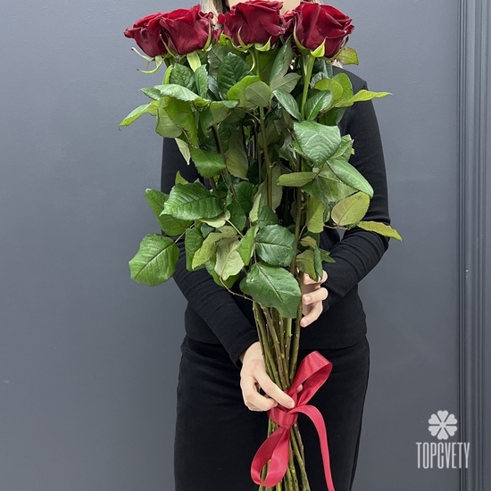 Букет из 15 красных роз Ред Наоми 70см