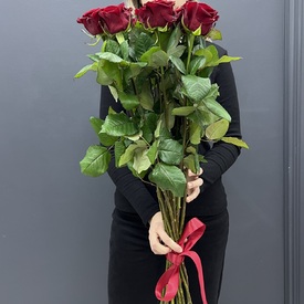 Букет из 15 красных роз Ред Наоми 70см
