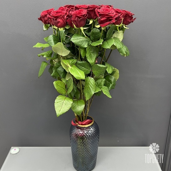 Букет из 15 красных роз Ред Наоми 70см