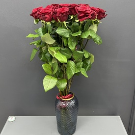 Букет из 15 красных роз Ред Наоми 70см