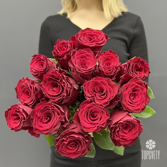 Букет из 15 красных роз 40 см