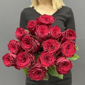 Букет из 15 красных роз 40 см