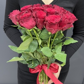 Букет из 15 красных роз 40 см