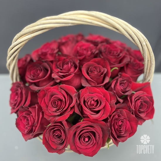 25 красных роз в корзине