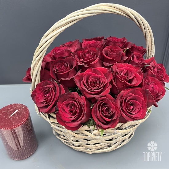 25 красных роз в корзине