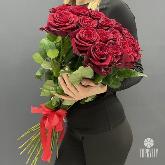 Букет из 25 красных роз Гранпри 70см