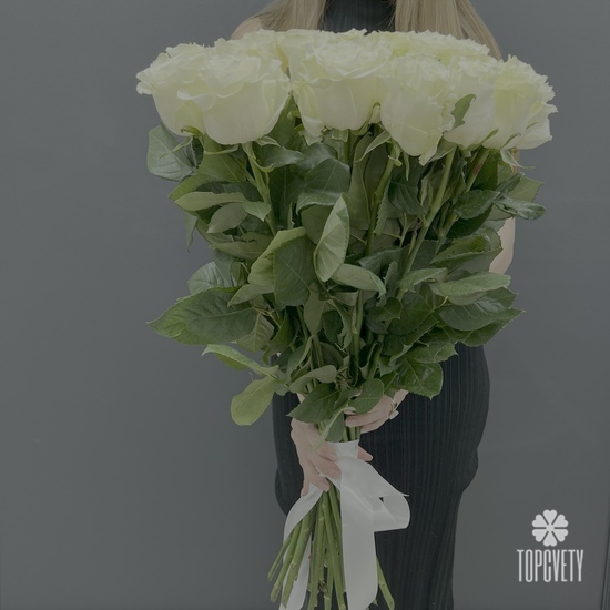 Букет из 25 белых роз длинных 