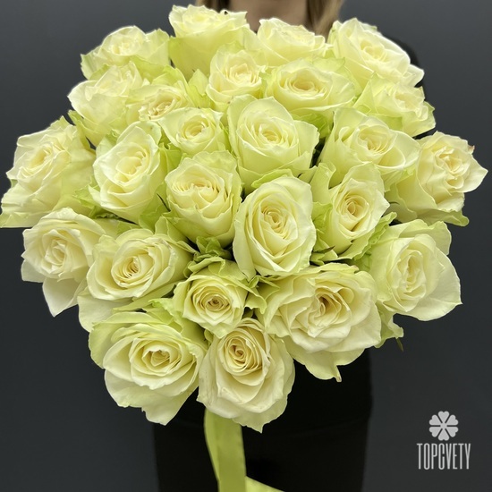 Букет из 25 белых роз Кения 40см