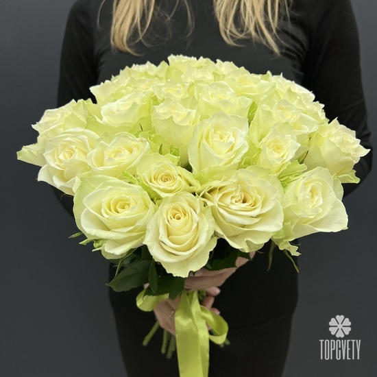 Букет из 25 белых роз Кения 40см