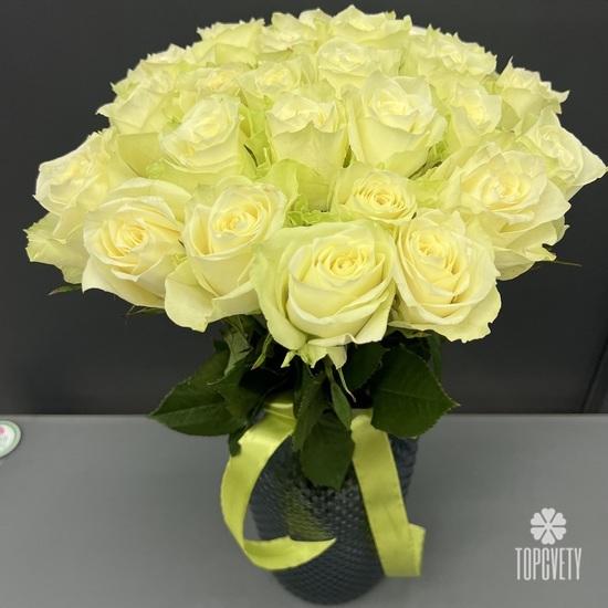 Букет из 25 белых роз Кения 40см