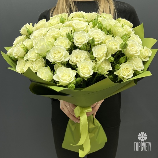 Букет из 25 белых роз кустовых роз 50см