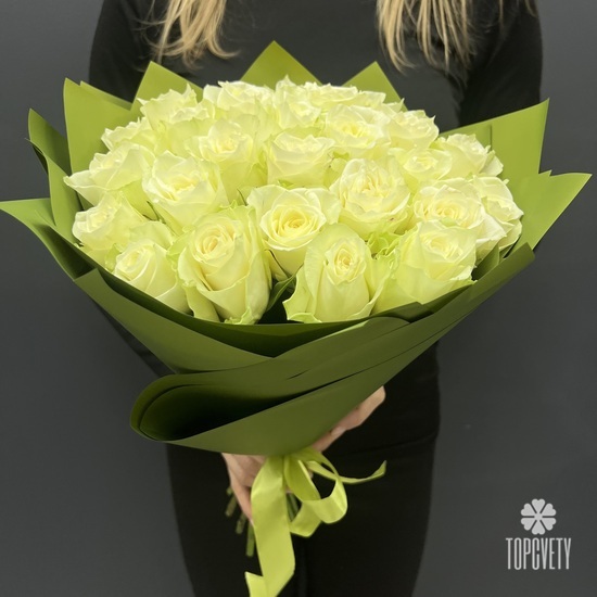 Букет из 25 белых роз 40 см