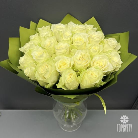 Букет из 25 белых роз 40 см