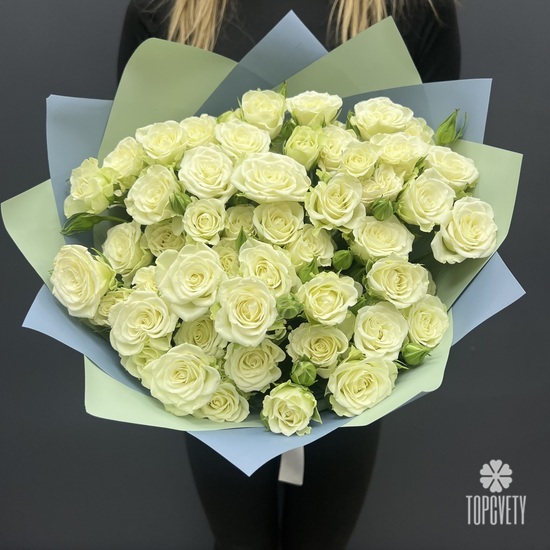 Букет из 15 кустовых белых роз 50см