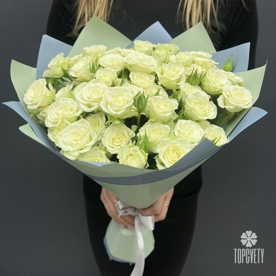 Букет из 15 кустовых белых роз 50см