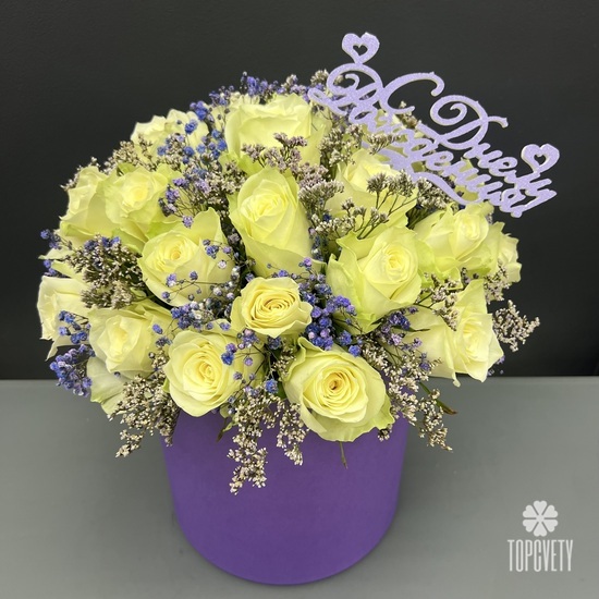 Композиция из 25 белых роз в коробке