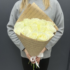 Букет из 15 белых роз Альба 50см