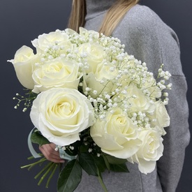 Букет из 15 белых роз 50см 