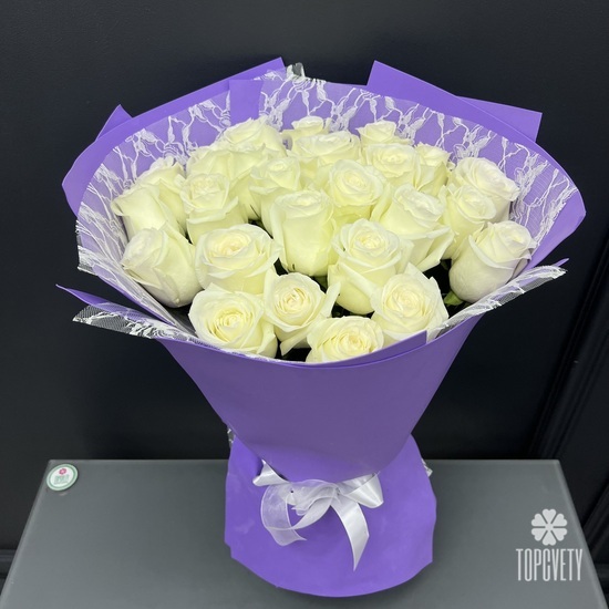 Букет из 25 белых роз 60 см