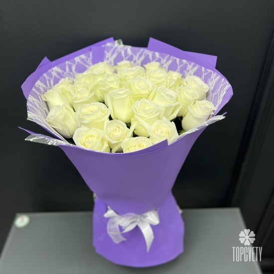 Букет из 25 белых роз 60 см