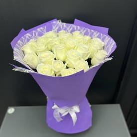 Букет из 25 белых роз 60 см