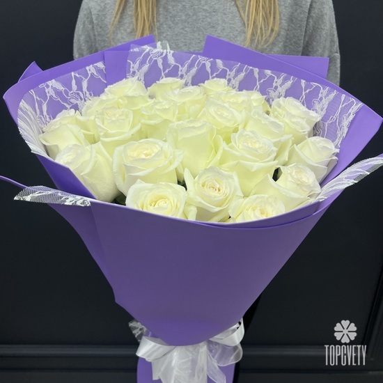 Букет из 25 белых роз 60 см