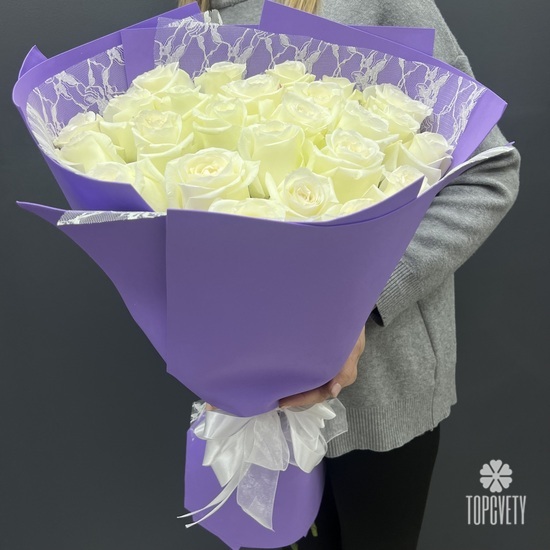 Букет из 25 белых роз 60 см