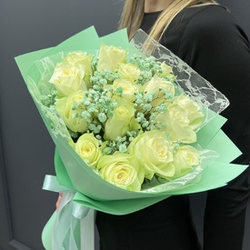 Букет из 15 белых роз Кения 40см