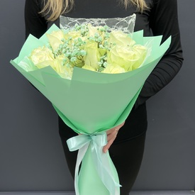 Букет из 15 белых роз Кения 40см