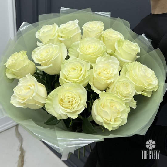 Букет из 15 белых роз Мондиаль 60см