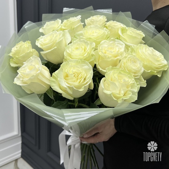 Букет из 15 белых роз Мондиаль 60см