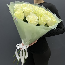 Букет из 15 белых роз Мондиаль 60см