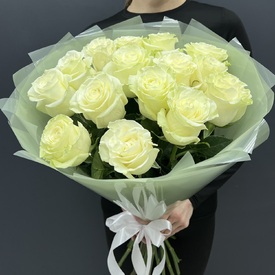 Букет из 15 белых роз Мондиаль 60см