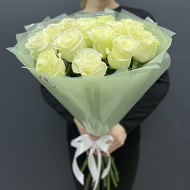 Букет из 15 белых роз Мондиаль 60см