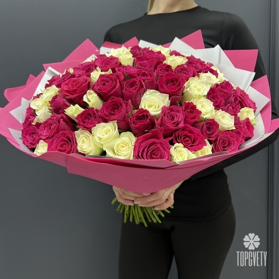 Букет из 101 розовой и белой розы 40см