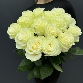 Букет из 15 белых роз Мондиаль 60см