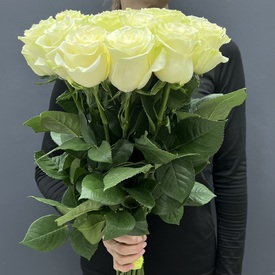 Букет из 15 белых роз Мондиаль 60см