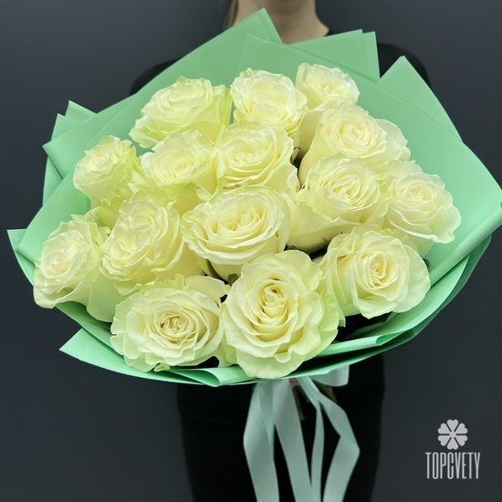 Букет из 15 белых роз Мондиаль 60см