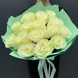 Букет из 15 белых роз Мондиаль 60см