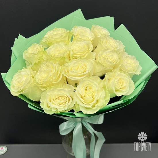 Букет из 15 белых роз Мондиаль 60см