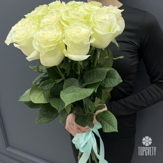 Букет из 15 белых роз 70 см