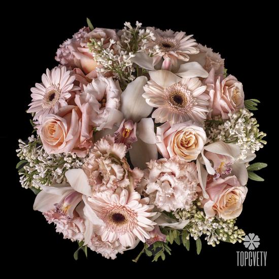 Композиция из орхидей, роз и гербер и в коробке