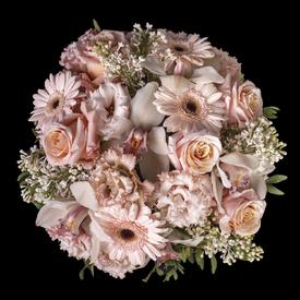 Композиция из орхидей, роз и гербер и в коробке